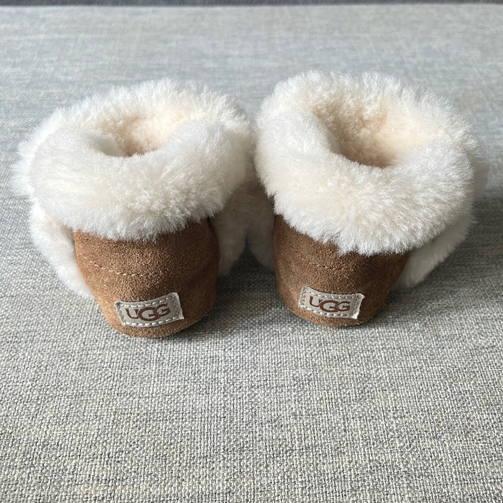 UGG Lassen baby bootie - size 2/3